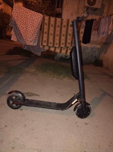 mi 10 t pro qiymeti: Elektrik skuter - Rəng: qara, kompakt və minimal dizayn - Ön və arxa — 2