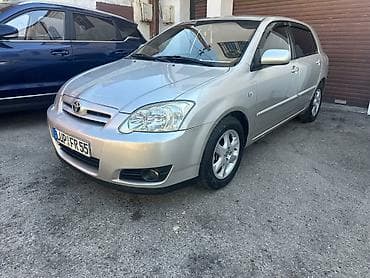 corolla cros: Toyota Corolla (E120) hatchback – gümüşü rəng Texniki və dizayn — 2