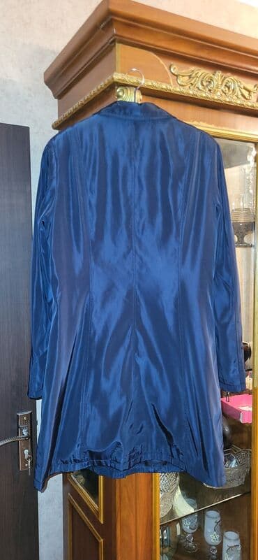 kişilər üçün plaş materialından idman kostyumları: Plaş üst geyim. Tezedir. 120manata Türkiyeden alınıb. Deqiq almaq — 2