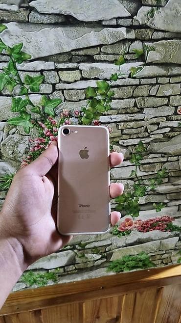 iphone ekra: IPhone 7, Rose Gold, Barmaq izi — 2