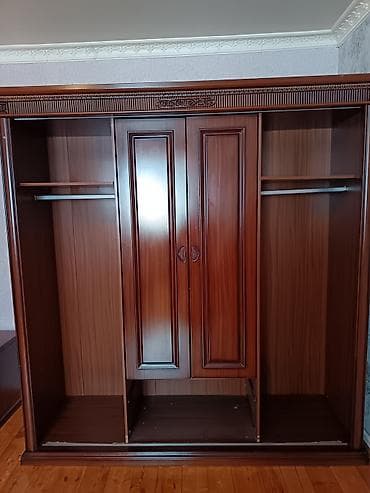 Geniş taxta qarderob paltarlarınızı və əşyalarınızı səliqəli şəkildə lalafo.az -da Geniş taxta qarderob paltarlarınızı və əşyalarınızı səliqəli şəkildə