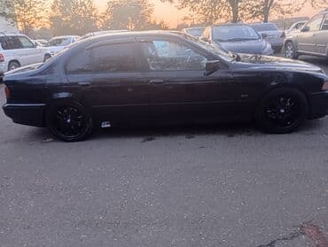 авто на свадьбу бмв: Bu, dörd qapılı, qara rəngli BMW E39 sedandır. Avtomobil qara rəngli — 1