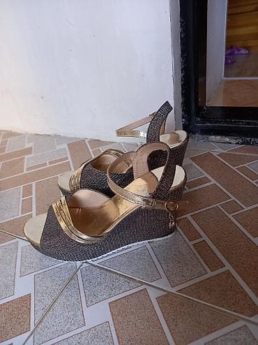 40 razmer bir dəfə geyinilib lalafo.az -da 40 razmer bir dəfə geyinilib