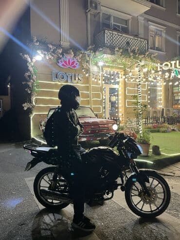 Alfa Romeo: - Champ diablo, 80 sm3, 5000 km — 2