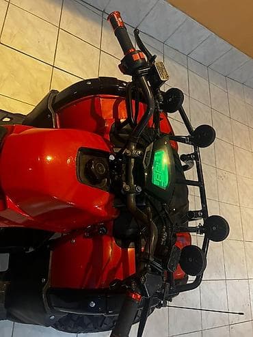 teker aparati: ATV kvadrosikl – qırmızı/qara rəng - Güclü ofroud təkərləri və — 4