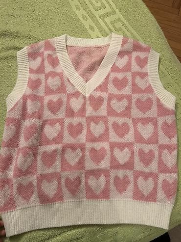 Yelek – ürək naxışlı, V-yaxa, trikotaj - Model: qolsuz trikotaj yelek