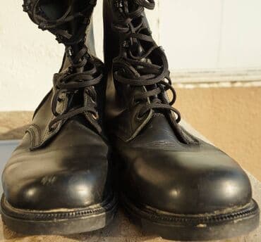 işlenmiş eşyalar: Hərbi zabit çəkməsi Az işlənmiş hərbi zabit çəkməsi satılır. Ölçüsü — 6