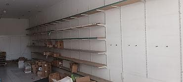 Полочные витрины: Mağaza bağlandığı üçün vitrin, polka, rəf bir yerdən satilir. Qiymət — 1