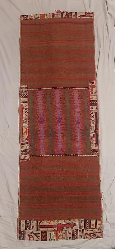 qirmizi ikra: Yastıq/oturacaq üçün əl toxuması kiçik xalça-kilim - Forma — 1
