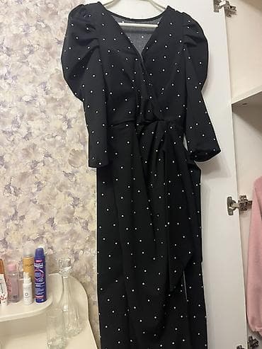 duz don modelleri: Qara rəngli, ağ xırda xallı uzun don - Dizayn: V-yaxa, üst hissədə — 1