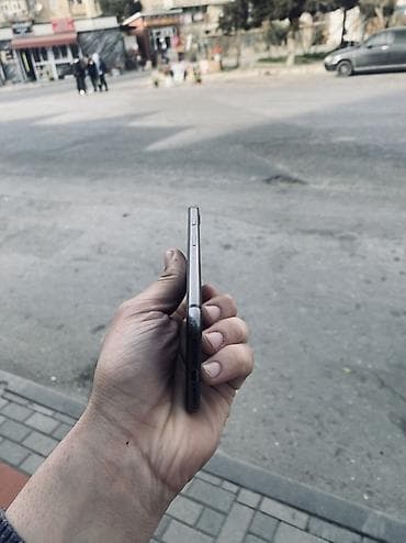 appl: IPhone 8, Qara, Barmaq izi — 4