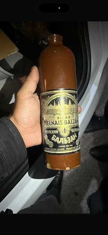 Başlıq: SSRİ dövrü Rīgas Melnais Balzams keramika butulka Mətn