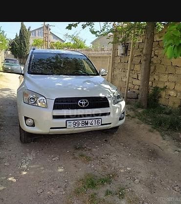 2.2 cdi mator: Toyota RAV4, ağ rəng, 5 yerlik kompakt SUV. Texniki və daxili — 3