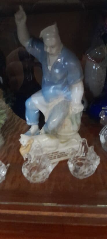 at suvinir: Fiqur, rəng - Ağ — 1