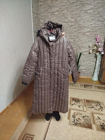 Qadın üçün uzun qış paltosu - Model: uzun, batinka boyu - Rəng: tünd