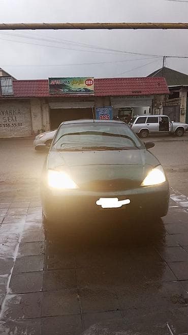 Ford: Ford Focus: 2 л | 2000 г. Седан — 6