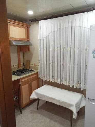 bine qesebesinde ev: Nizami rayonu,Qara Qarayev metrosu,5 mərtəbənin,2-ci mərtəbəsində 2 — 7