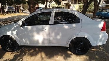 opel vectra c 2003: Ağ rəngli kompakt sedan Texniki və dizayn xüsusiyyətləri: - Kuzov: 4 — 3