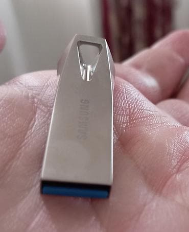 fleskart: Salam! Bu Flaş kartı 15 manata yeni almışam. Sadəcə olaraq, kartın — 2