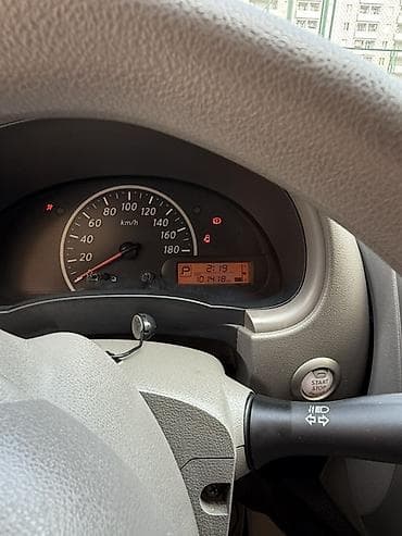 masin: Nissan March: 1.2 l | 2016 il Hetçbek — 4