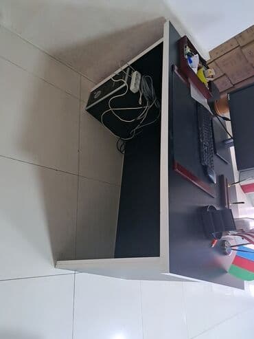 müdir üçün hədiyyə: Ofis dəsti mebeli satılır. 650 azn Real alıcıya endirim olacaq. Ofis — 15