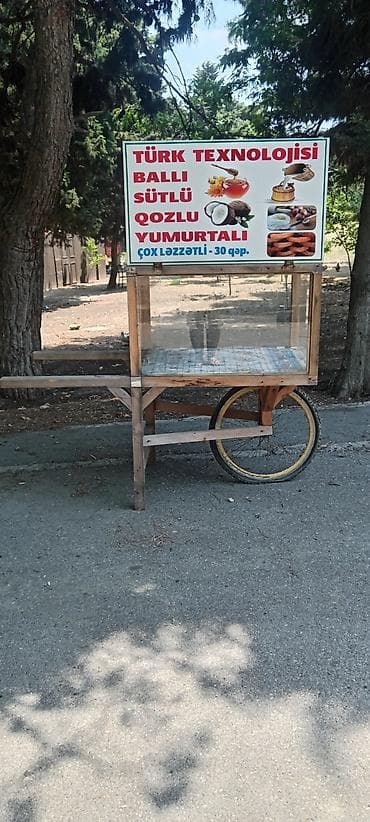 araba simit: Köçəri şirniyyat arabası – vitrinli, təkərli, üstündə reklam lövhəsi — 1