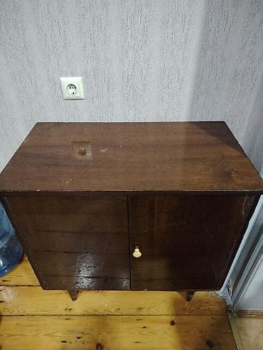 berber mebeleri: İçi polkalıdır. Uzunluğu-76sm, eni-42sm. Ünvan: Yeni Günəşli qəsəbəsi — 3