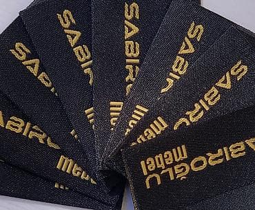 Brend etiketləri və geyim aksessuarları üçün çap/xalça toxuma xidməti