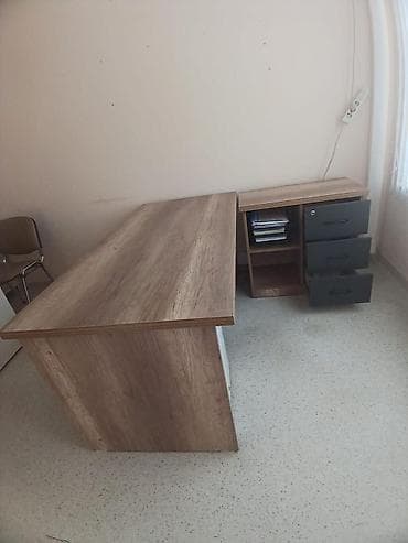 işçi masa: Ofis üçün L‑şəkilli yazı masası və köməkçi tumbanın komplekti — 2