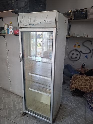 Vitrin tipli kommersiya soyuducusu - Şüşə qapılı, dik vitrin — 1