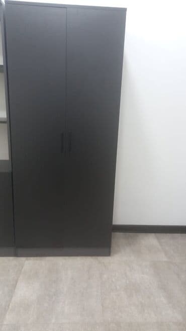 2 nəfərlik yazı masası: Ofis mebelləri dəsti Tərkib: - Direktor masası: qara rəngdə, geniş iş — 8