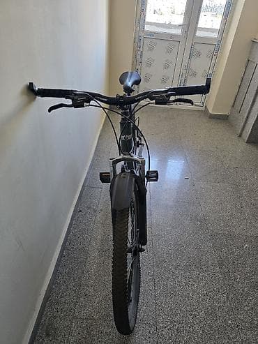 velosiped kaska: İdeal Vəziyyətdədir.Qabaq skorusunda kiçik problem var.95 Manatdan — 3