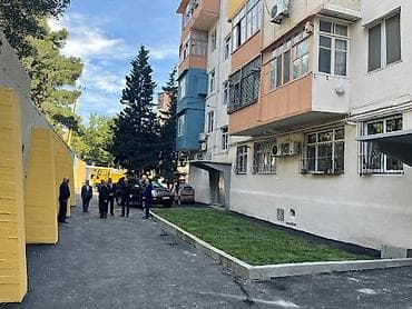 razin kirayə: Elani cox diqqetle oxumaniz xais olunur.Ecemide 3 mkr bazarina 3 — 1