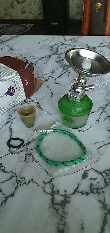 Mini nərgilə seti Xüsusiyyətlər: - Kompakt ölçülü, yaşıl şüşə kolba -