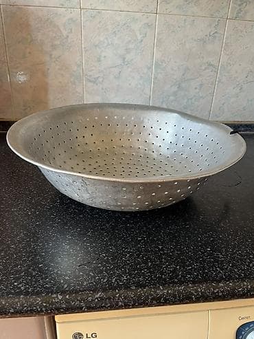 Böyük ölçülü metal süzgəc/ələk qabı - Material: qalın alüminium — 1