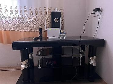 kreditle perde: Qara şüşə televizor/mediastend - Material: parlaq qara temperli şüşə — 1