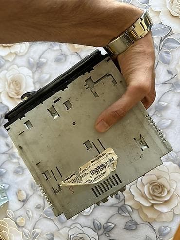 Автоэлектроника: Pioneer DEH-7250SD avtomobil maqnitofonu Xüsusiyyətlər: - Ön USB — 2