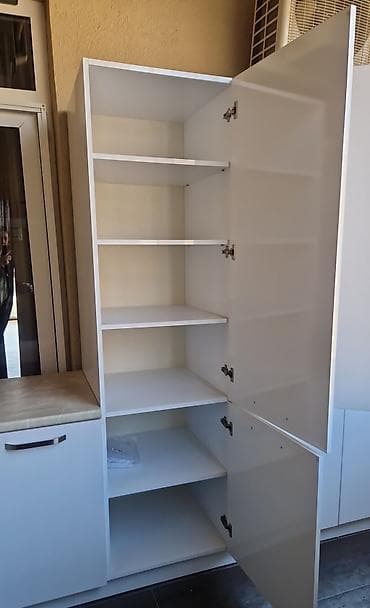 Шкафы: Açıq rəngli balkon/metbex dolab dəsti. uzunlugu -275 sm, hundurluyu — 2