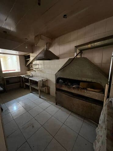 kiraye kafe verirem: Memar Əcəmi metrosuna yaxın yerləşən ümumi sahəsi 120 kv,m olan — 2