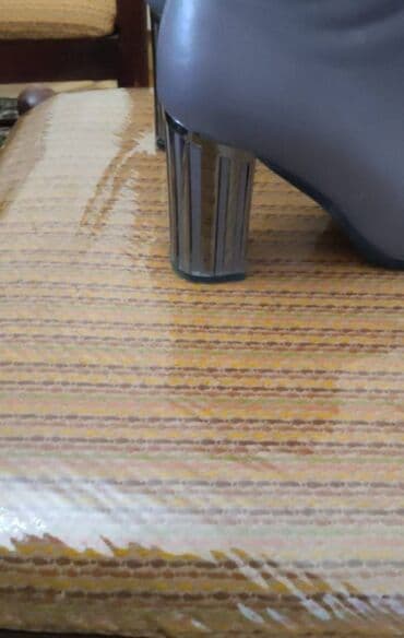 dəri qadın botilyonu: Ölçü: 39, İşlənmiş — 2