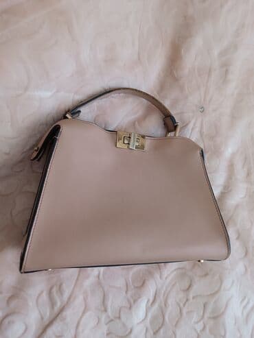 xarı bülbül icon: A Klass balaca Fendi.50 AZN alınıb.yaxsi vəziyyətdədir.25 azn — 1