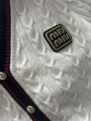 oversize jaket: Miu Miu qadın kardiqanı 65azn alinib 1defe geyinildiyi ucun cox asagi — 2