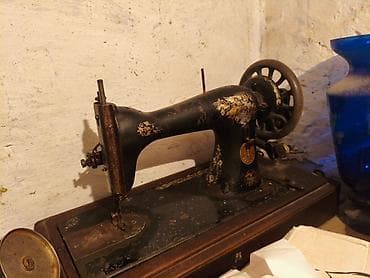 Məhsul: Singer tikiş maşını (antik, mexaniki, ayaq çarxlı) Təsvir: -
