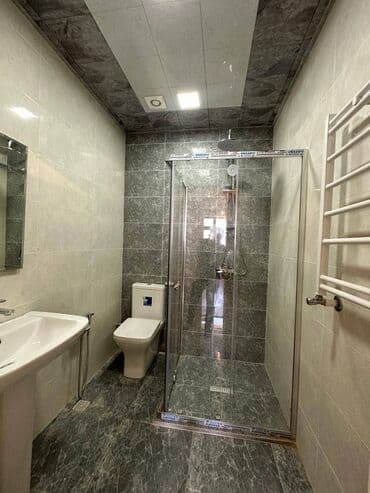 ilkin ödənişi 10000 olan evlər: 3 otaqlı, Yeni tikili, 134 kv. m — 10