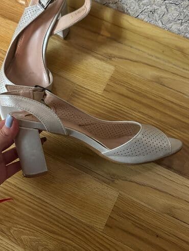 бежевые босоножки на тракторной подошве: Размер: 39, цвет - Бежевый, Б/у — 4