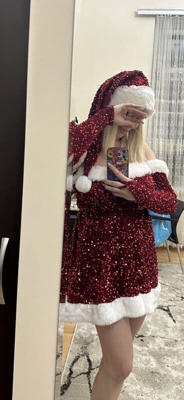 Bitkilər: Qırmızı parıltılı Yeni il geyimi – papaqla - Model: Qısa, çiyinləri — 2