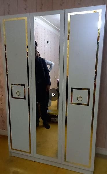 aksa generator: Ağ rəngli 3 qapılı geyim şkafı - Klassik-modern dizayn: ağ korpus — 1