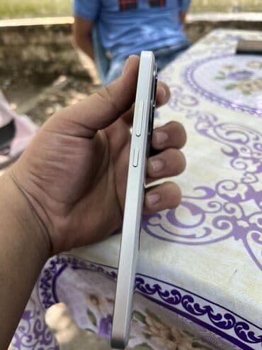 notbuk islenmis: Poco X6 pro 5G boz rəngli smartfon nazik dizayna və metal çərçivəyə — 5