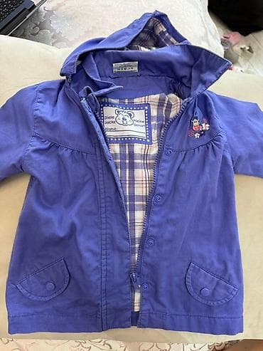 usaq metbexi: Bənövşəyi rəngdə, astarlı, kapüşonlu uşaq kurtkası. Kurtka fermuarla — 2