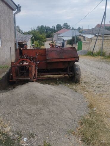 təkər traktor: Ot bağlayan pres. Yaxşı vəziyyətdədir sənədlər qaydasındadır. - Kənd — 1